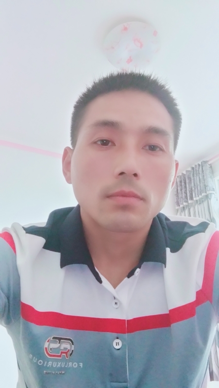 染红尘世的第一张照片--驻马店相亲服务中心
