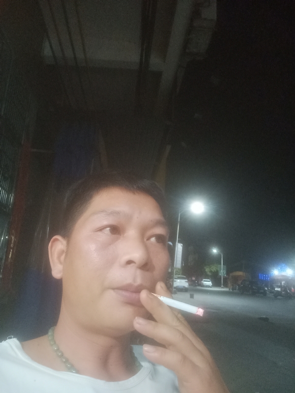 善解人意的第一张照片--驻马店相亲服务中心