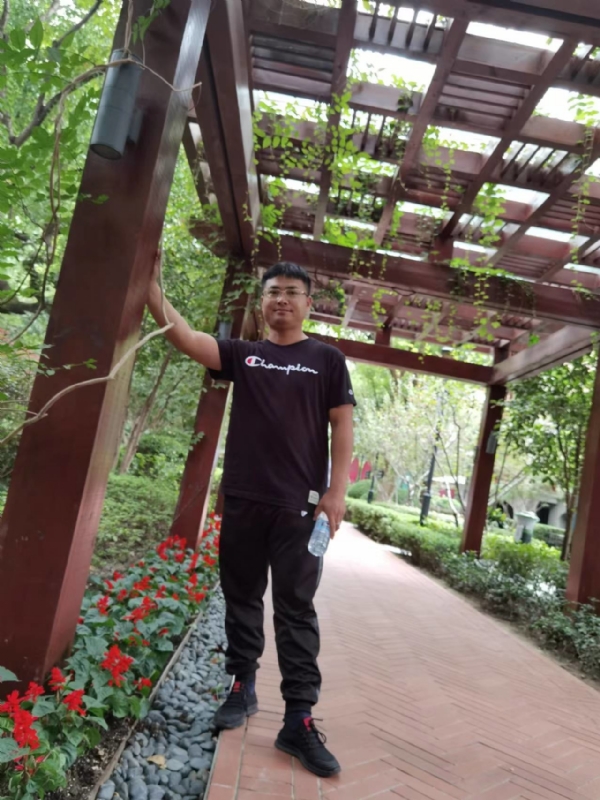 会飞的鱼的第一张照片--驻马店相亲服务中心