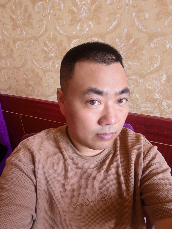 擦亮眼睛向前看的第一张照片--驻马店相亲服务中心
